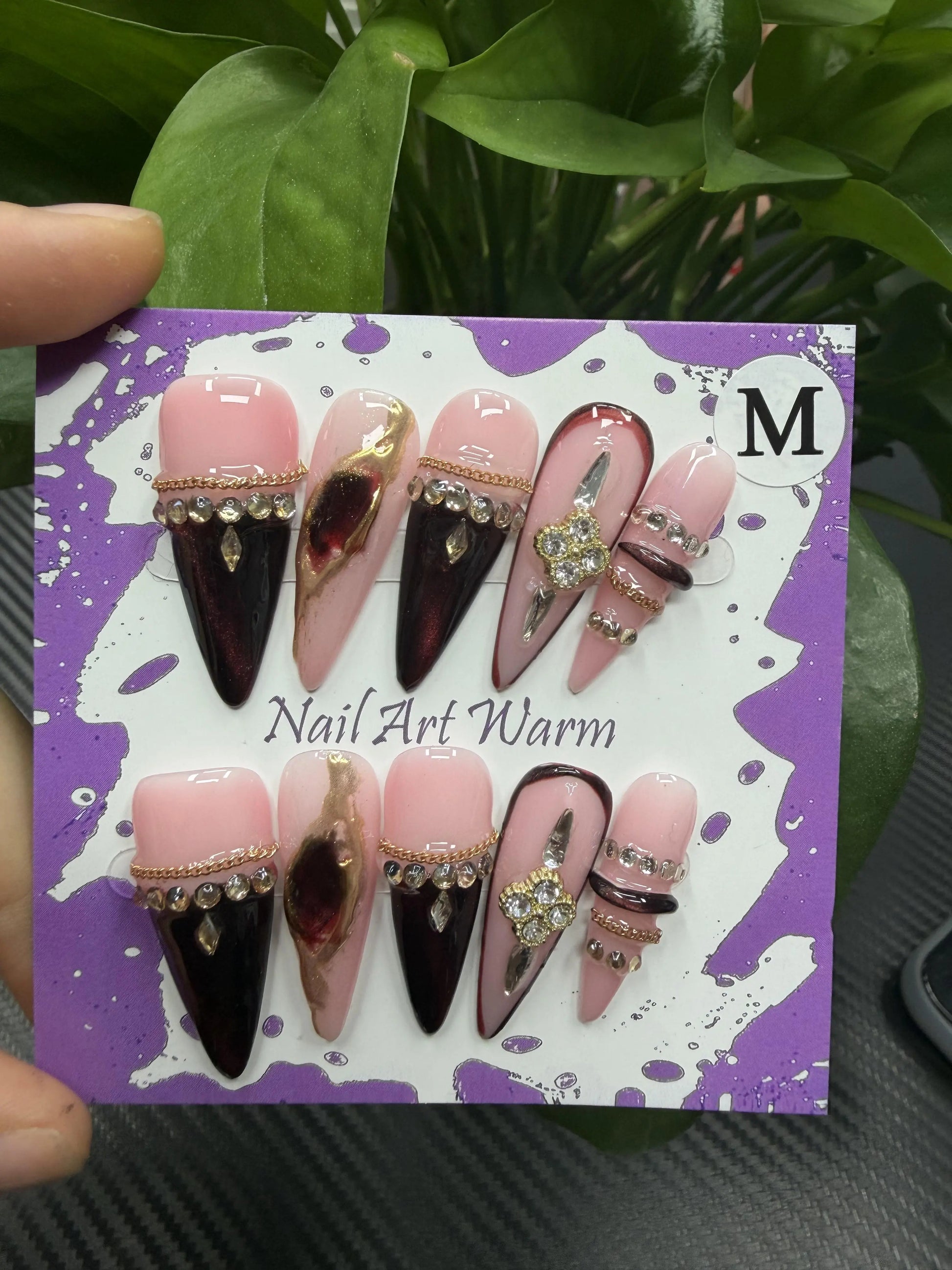 Mango Gc.30 - 7 Pairs of High-Quality Nails with Unique Design